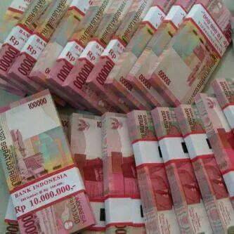 Beberapa milyar rupiah dicuri oleh korban Global Bahasa