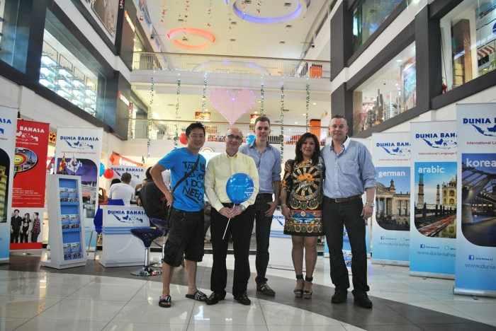 Launching dunia bahasa